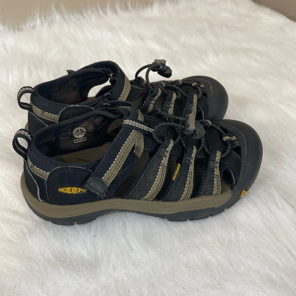 Keen Boys Black and army green shoes